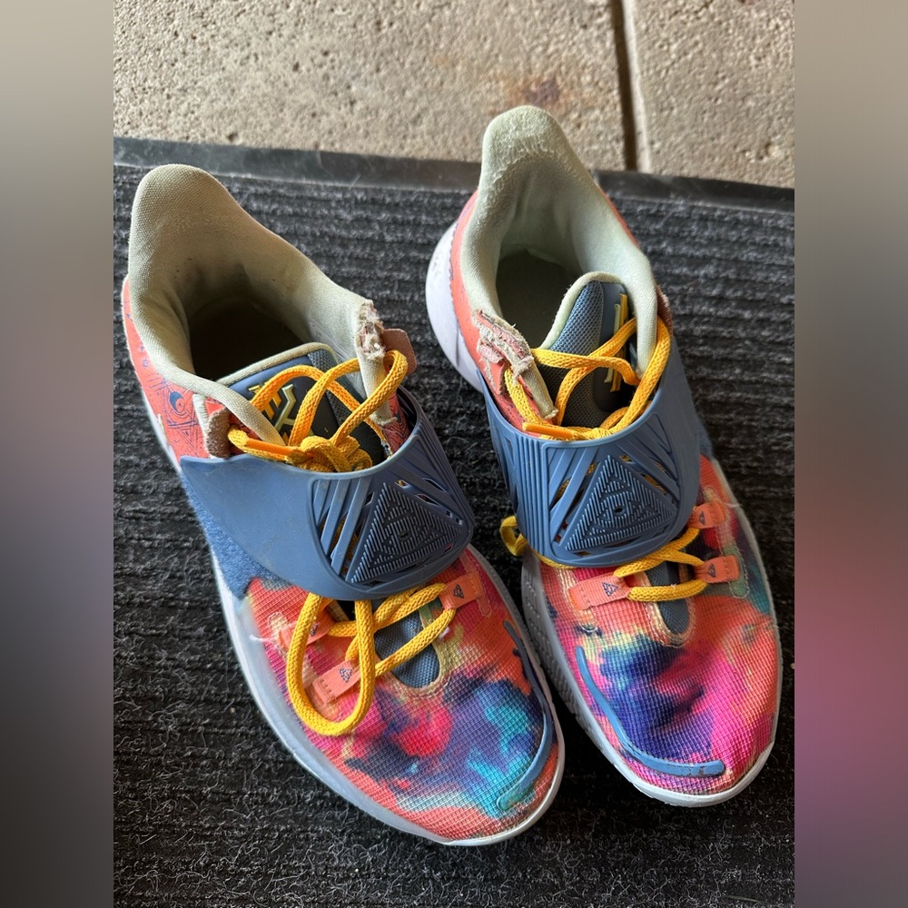 Mens BB Kyries shoes used good condition